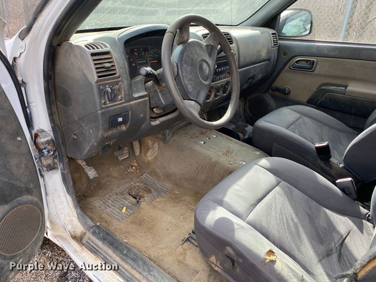 image for item KV9712 2004 GMC Canyon  pickup truck