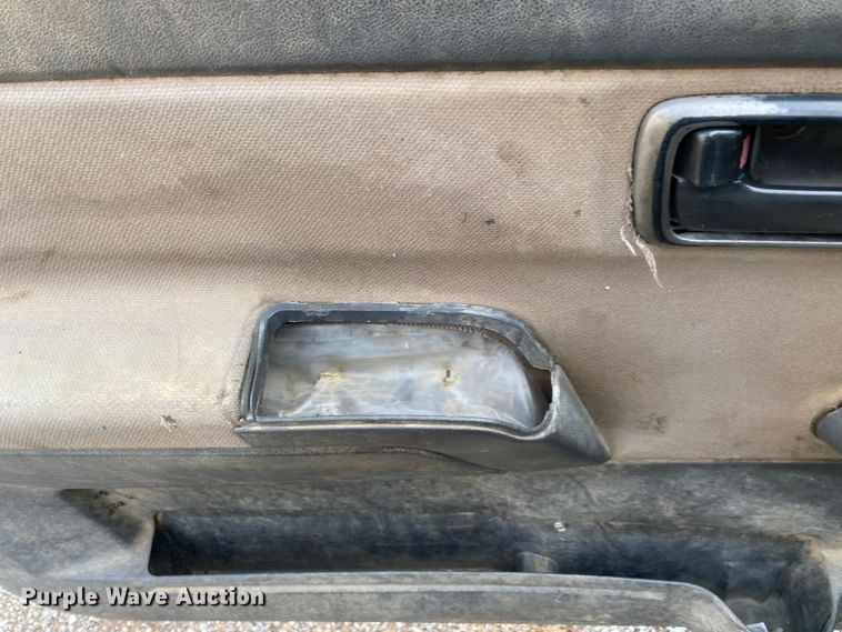 image for item KV9712 2004 GMC Canyon  pickup truck