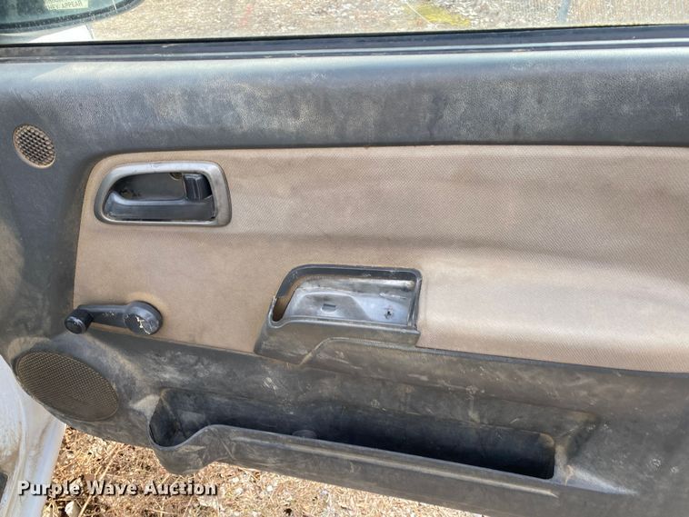 image for item KV9712 2004 GMC Canyon  pickup truck