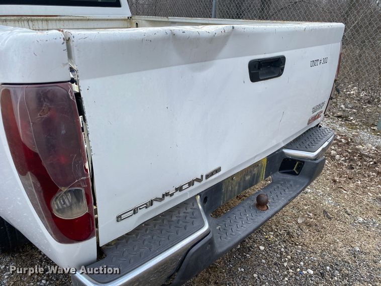 image for item KV9712 2004 GMC Canyon  pickup truck