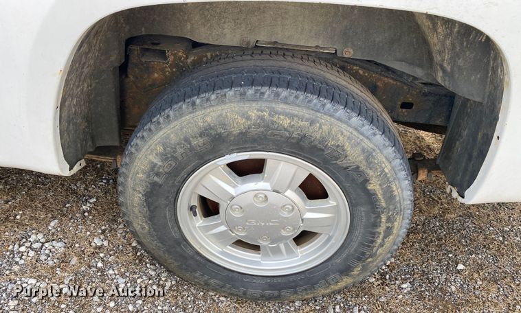 image for item KV9712 2004 GMC Canyon  pickup truck