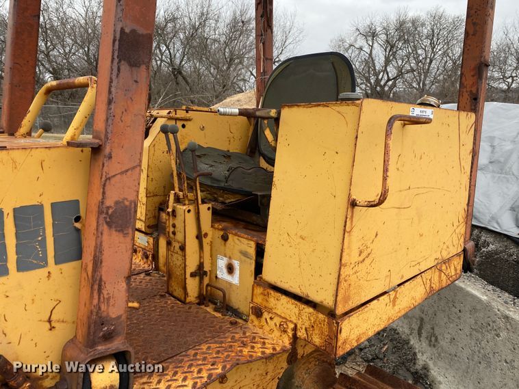 image for item KV9719 1986 Case 450C  dozer