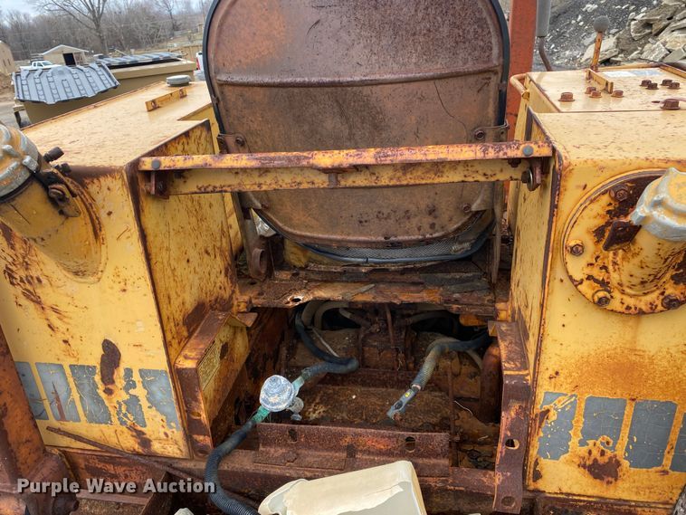 image for item KV9719 1986 Case 450C  dozer