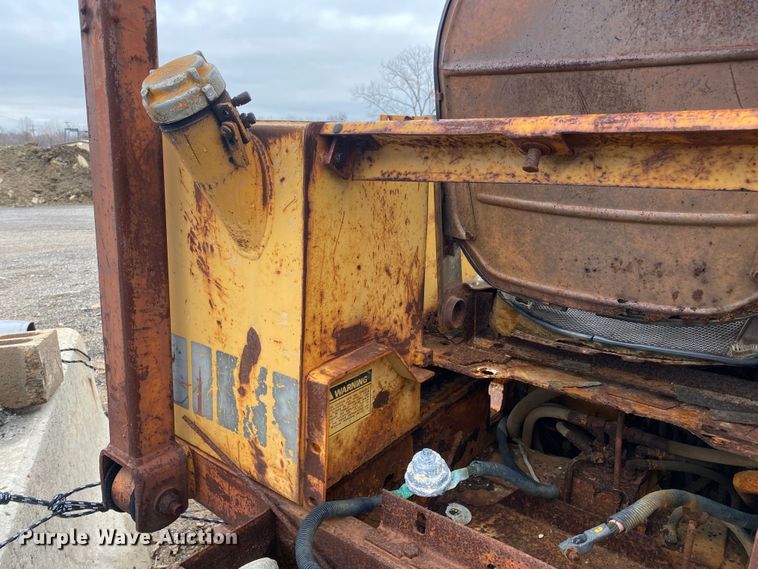 image for item KV9719 1986 Case 450C  dozer