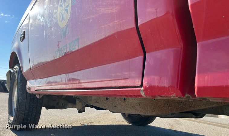 image for item LA9785 1995 Ford F150 XL  pickup truck