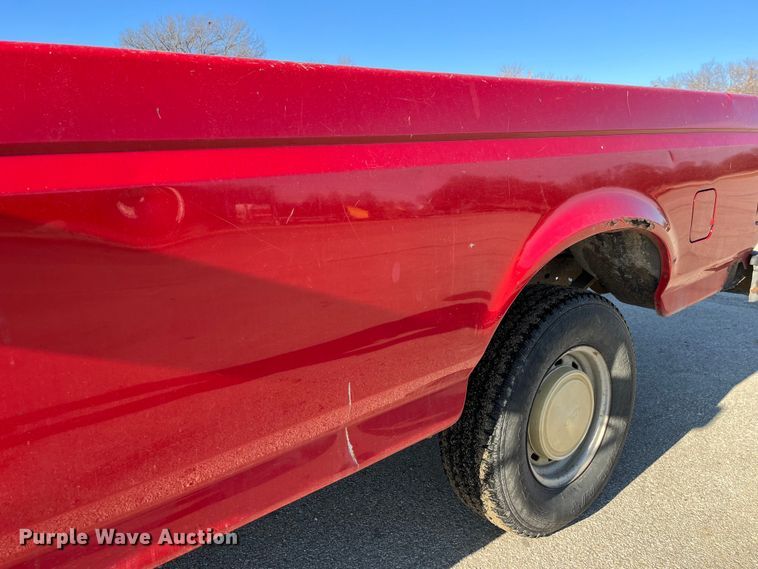 image for item LA9785 1995 Ford F150 XL  pickup truck