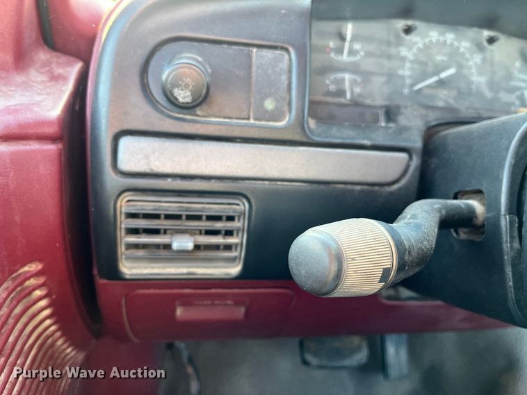 image for item LA9785 1995 Ford F150 XL  pickup truck