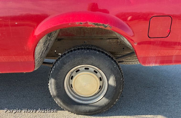 image for item LA9785 1995 Ford F150 XL  pickup truck