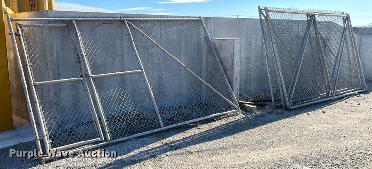 image for item LA9788 (4) chain link fence sections
