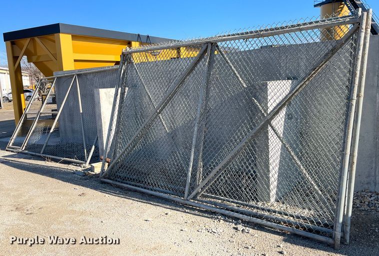 image for item LA9788 (4) chain link fence sections