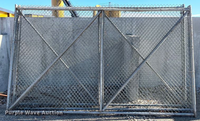 image for item LA9788 (4) chain link fence sections