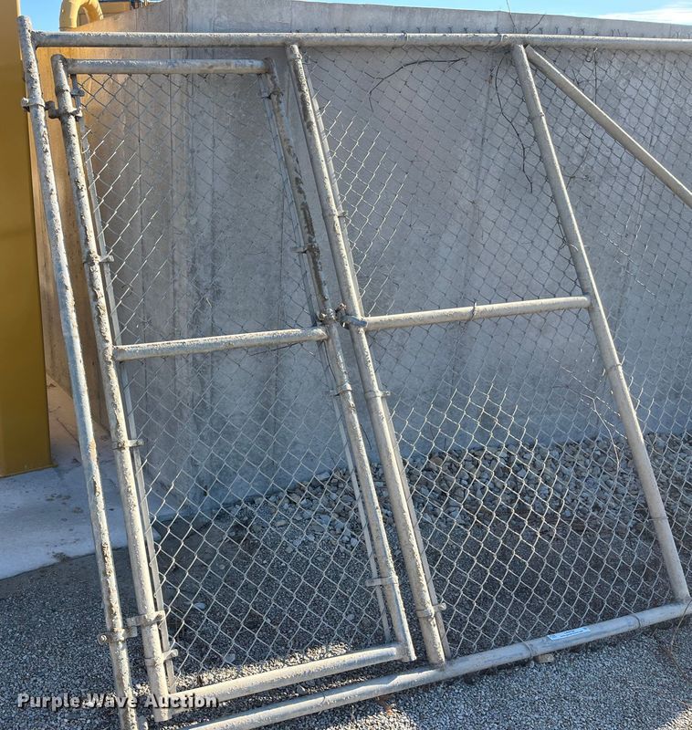 image for item LA9788 (4) chain link fence sections