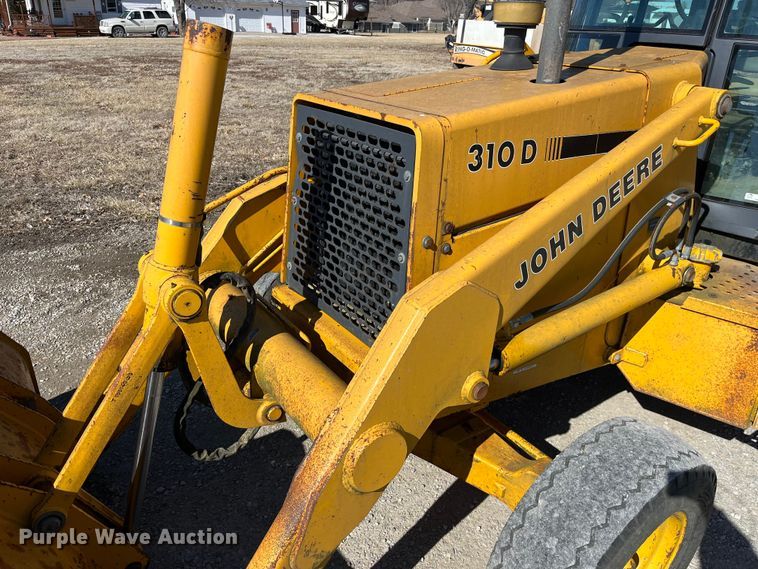 image for item LA9791 1992 John Deere 310D  backhoe