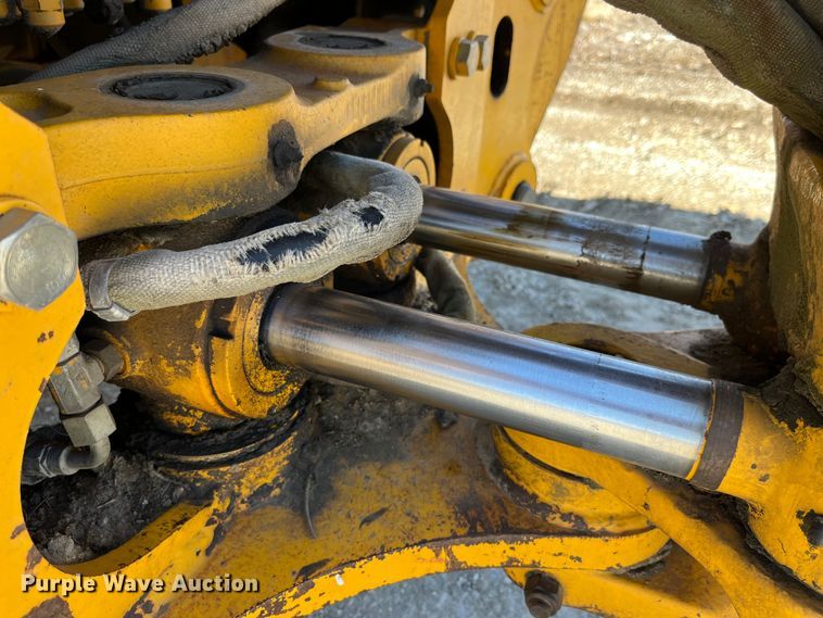 image for item LA9791 1992 John Deere 310D  backhoe