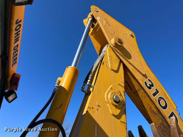 image for item LA9791 1992 John Deere 310D  backhoe