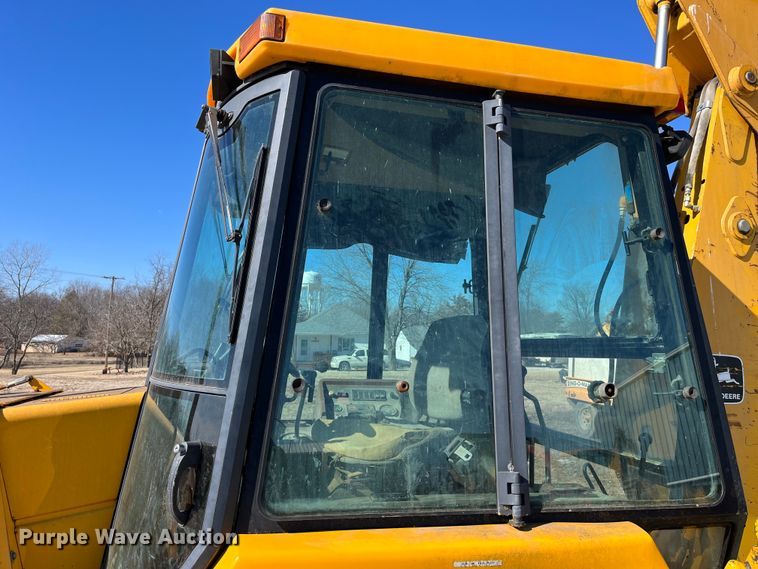 image for item LA9791 1992 John Deere 310D  backhoe