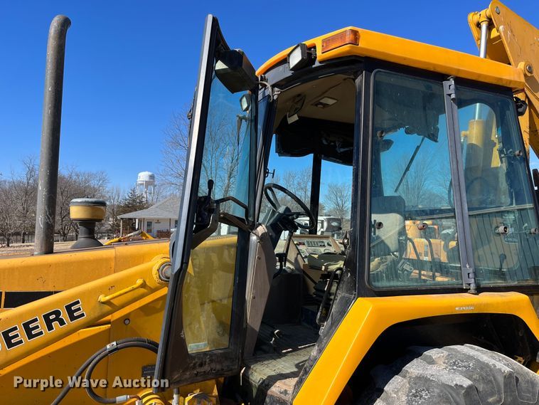 image for item LA9791 1992 John Deere 310D  backhoe