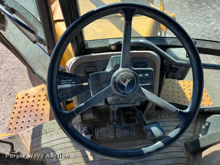 image for item LA9791 1992 John Deere 310D  backhoe