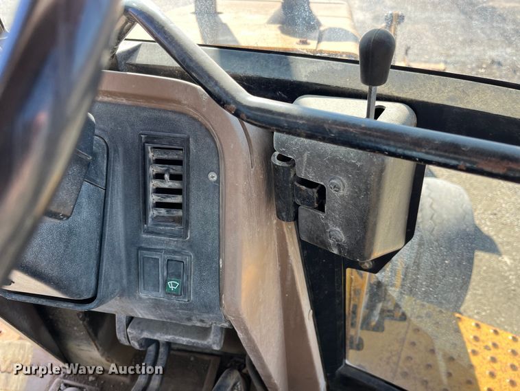 image for item LA9791 1992 John Deere 310D  backhoe