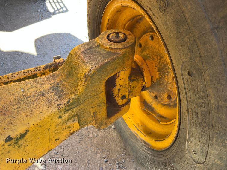 image for item LA9791 1992 John Deere 310D  backhoe