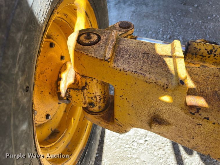 image for item LA9791 1992 John Deere 310D  backhoe