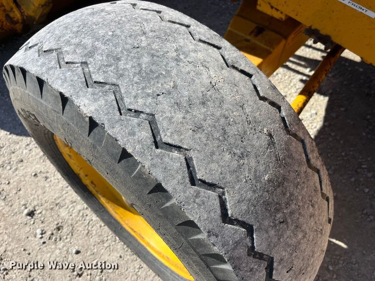 image for item LA9791 1992 John Deere 310D  backhoe