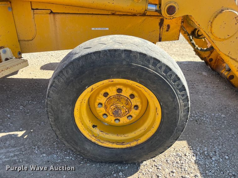 image for item LA9791 1992 John Deere 310D  backhoe