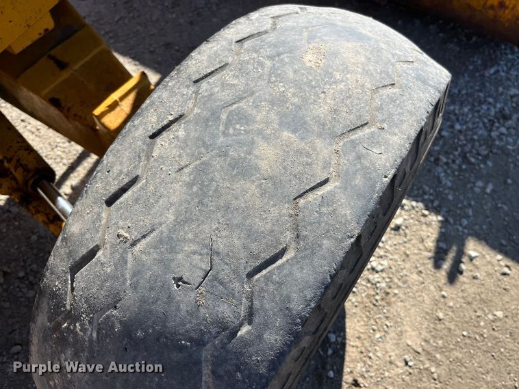 image for item LA9791 1992 John Deere 310D  backhoe