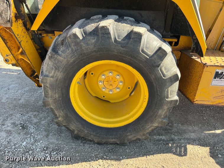 image for item LA9791 1992 John Deere 310D  backhoe