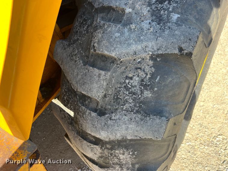 image for item LA9791 1992 John Deere 310D  backhoe