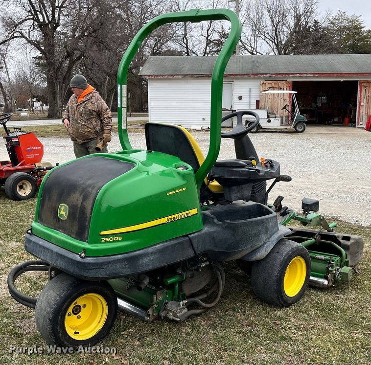 image for item LA9802 John Deere 2500B  reel mower