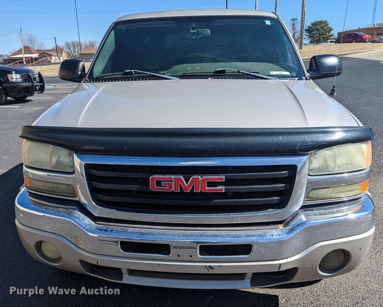 image for item LF9645 2004 GMC Sierra 1500  Ext. Cab pickup truck