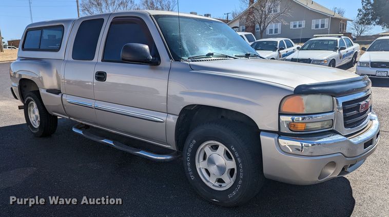 image for item LF9645 2004 GMC Sierra 1500  Ext. Cab pickup truck