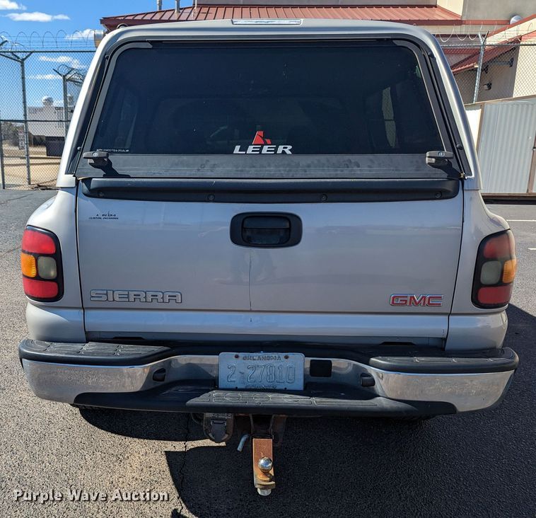 image for item LF9645 2004 GMC Sierra 1500  Ext. Cab pickup truck