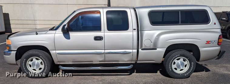 image for item LF9645 2004 GMC Sierra 1500  Ext. Cab pickup truck