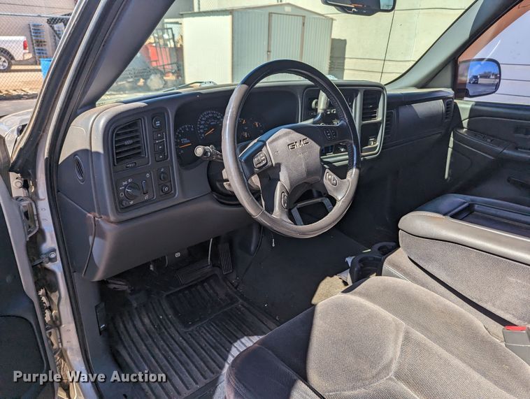 image for item LF9645 2004 GMC Sierra 1500  Ext. Cab pickup truck