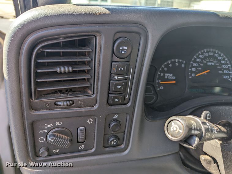 image for item LF9645 2004 GMC Sierra 1500  Ext. Cab pickup truck