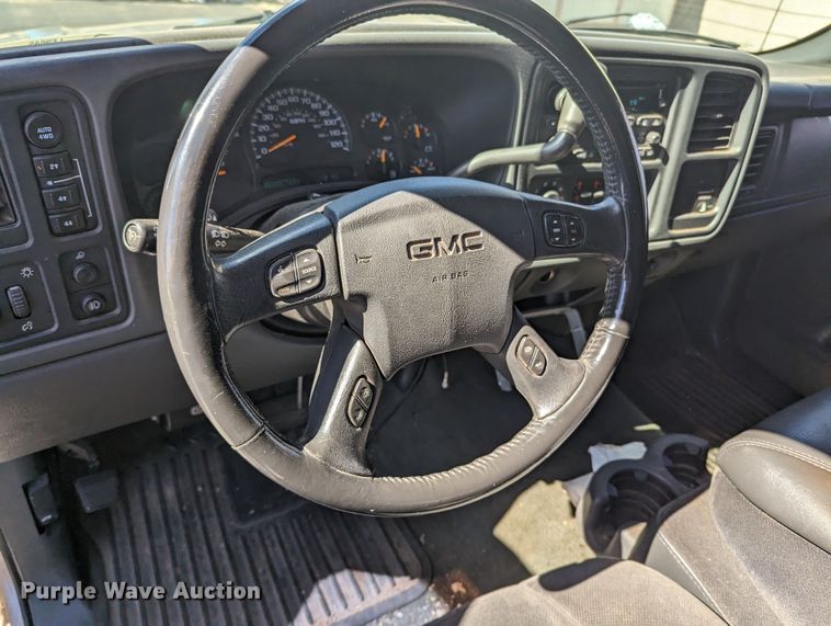 image for item LF9645 2004 GMC Sierra 1500  Ext. Cab pickup truck