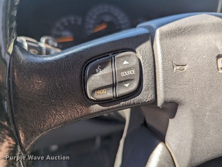 image for item LF9645 2004 GMC Sierra 1500  Ext. Cab pickup truck