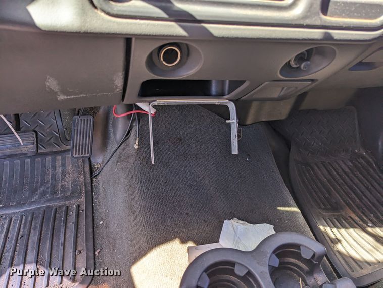 image for item LF9645 2004 GMC Sierra 1500  Ext. Cab pickup truck