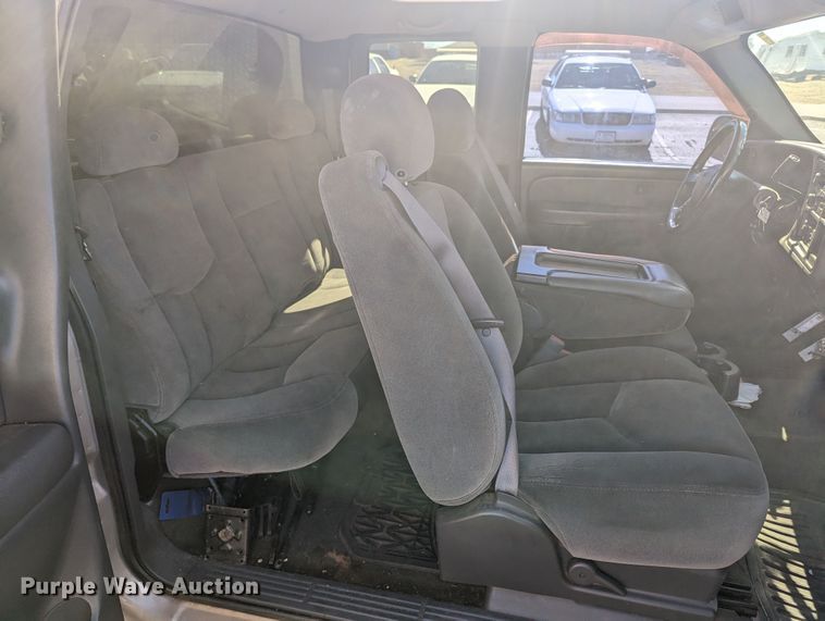 image for item LF9645 2004 GMC Sierra 1500  Ext. Cab pickup truck