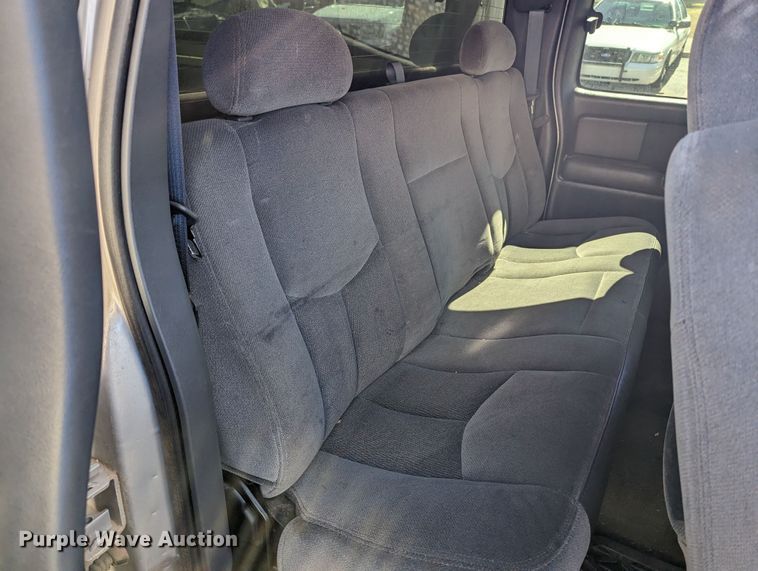 image for item LF9645 2004 GMC Sierra 1500  Ext. Cab pickup truck