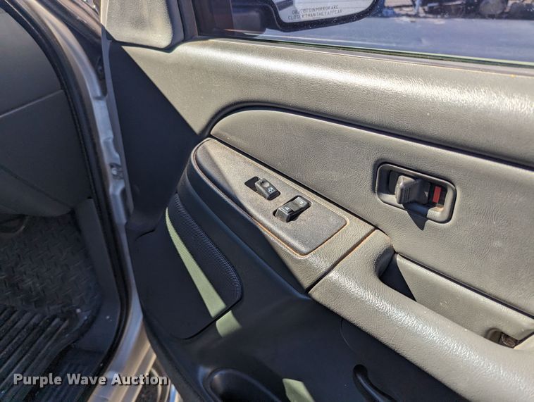 image for item LF9645 2004 GMC Sierra 1500  Ext. Cab pickup truck