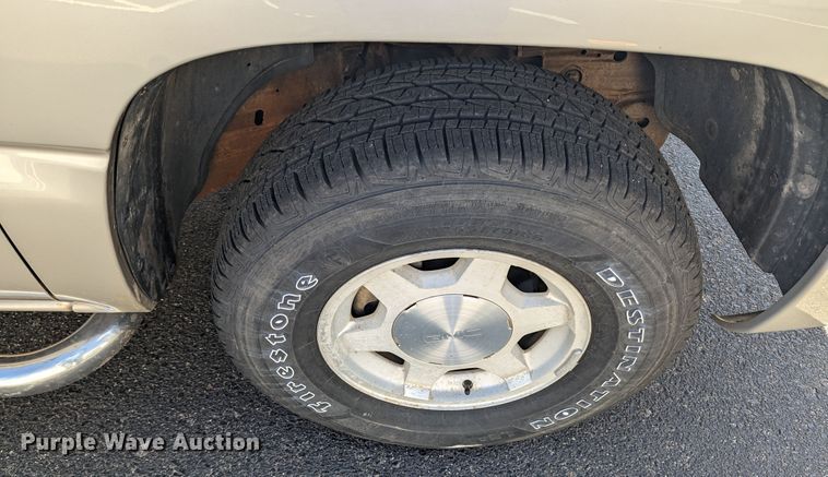 image for item LF9645 2004 GMC Sierra 1500  Ext. Cab pickup truck