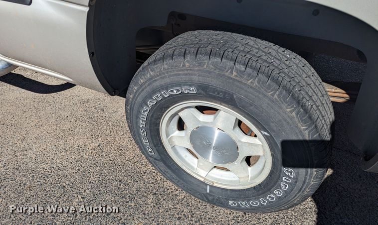 image for item LF9645 2004 GMC Sierra 1500  Ext. Cab pickup truck