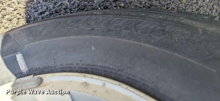 image for item LF9645 2004 GMC Sierra 1500  Ext. Cab pickup truck