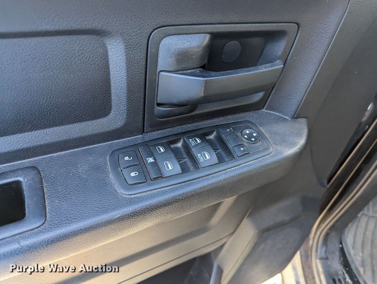 image for item LF9647 2015 Dodge Ram 1500  Crew Cab pickup truck