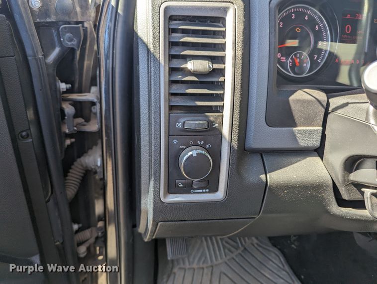 image for item LF9647 2015 Dodge Ram 1500  Crew Cab pickup truck