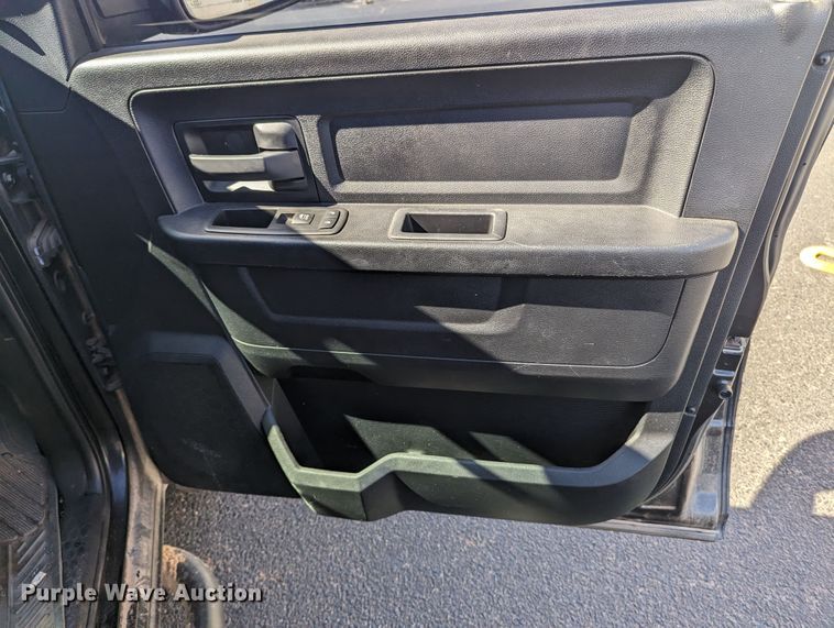 image for item LF9647 2015 Dodge Ram 1500  Crew Cab pickup truck