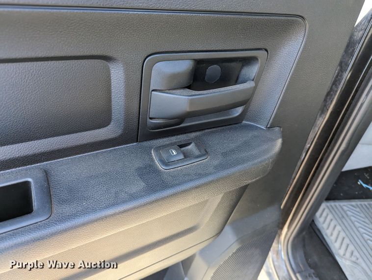 image for item LF9647 2015 Dodge Ram 1500  Crew Cab pickup truck